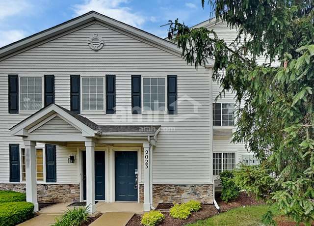 Photo of 2023 Silverstone Dr, Carpentersville, IL 60110