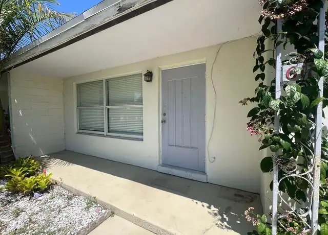 Property at 611 SE Flamingo Ave, Stuart, FL, 34996, 2 beds, 1 bath, [object Object]