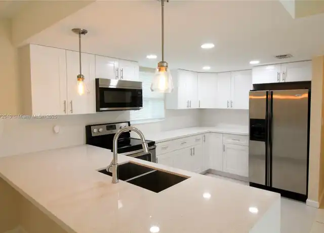 Property at 9359 Fontainebleau Blvd Unit F207, Miami, FL, 33172, 1 bed, 1.5 baths, [object Object]
