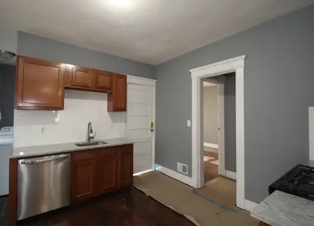 Property at 168 Chatham St Unit 2nd Fl, New Haven, CT, 06513, 3 beds, 1 bath, [object Object]