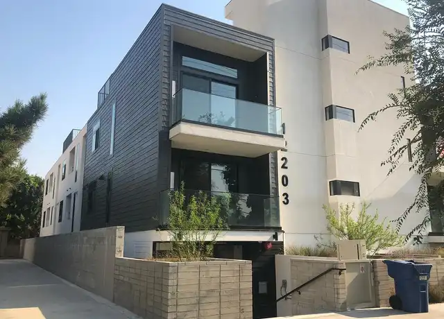 Property at 12203 Moorpark St, Studio City, CA, 91604, 1-2 bed, 2 baths, [object Object]