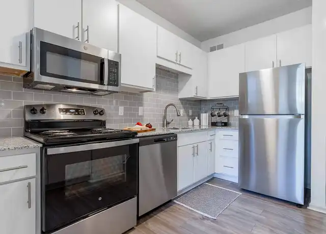 Property at The Waters at Chenal Apartments - 13500 Chenal Pkwy, Little Rock, AR, 72211, 1 bed, 1 bath, [object Object]