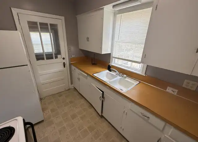 Property at 4134 N State St, Jackson, MS, 39206, 2 beds, 1 bath, [object Object]