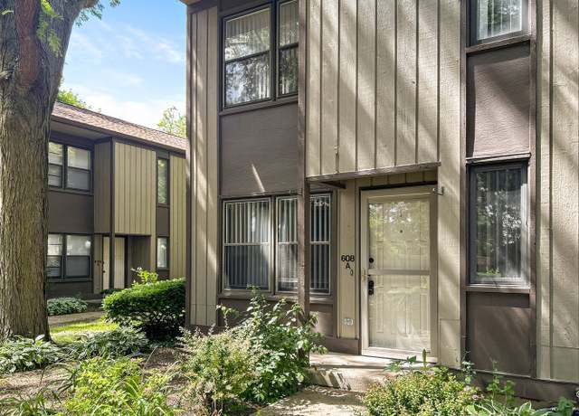 Photo of 608 N Hough St Unit 3, Barrington, IL 60010