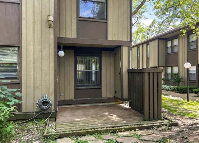 Photo of 608 N Hough St Unit 3, Barrington, IL 60010