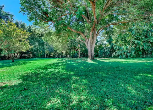 Property at 100 N Hibiscus Ct, Plantation, FL, 33317, 3 beds, 2 baths, [object Object]