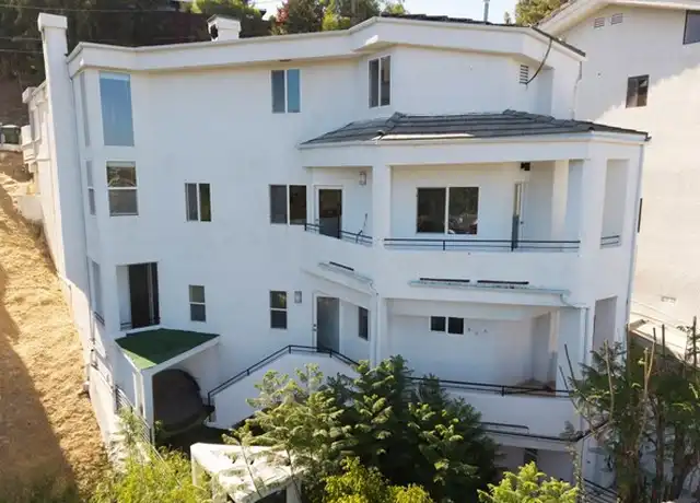 Property at 5220 Medina Rd, Woodland Hills, CA, 91364, 5 beds, 4 baths, [object Object]