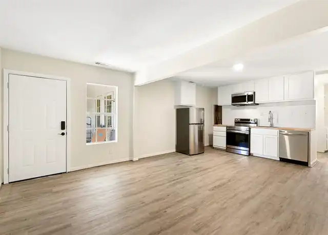 Property at 1011 W 10th St Unit 3, Houston, TX, 77008, 1 bed, 1 bath, [object Object]