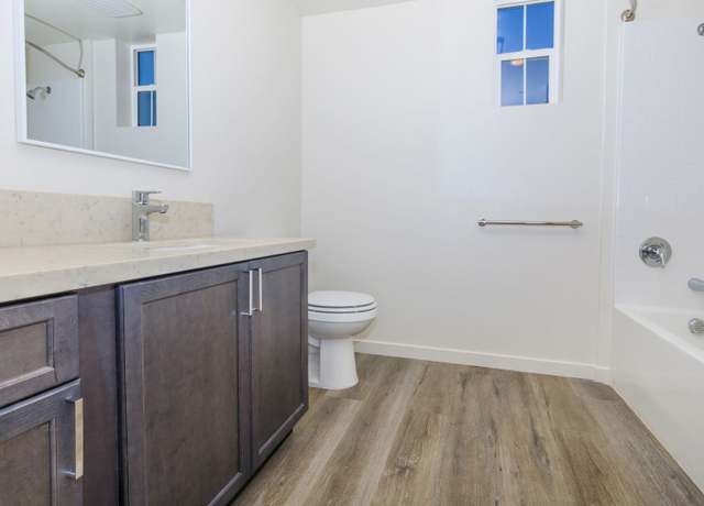 Photo of 925 W Lathrop Rd, Manteca, CA 95336