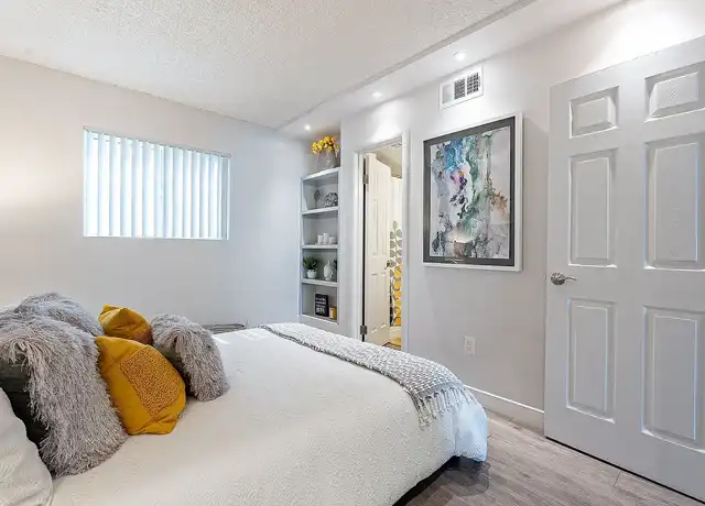 Property at Kinley at Biltmore - 2912 E Indian School Rd, Phoenix, AZ, 85016, 0-1 beds, 1 bath, [object Object]