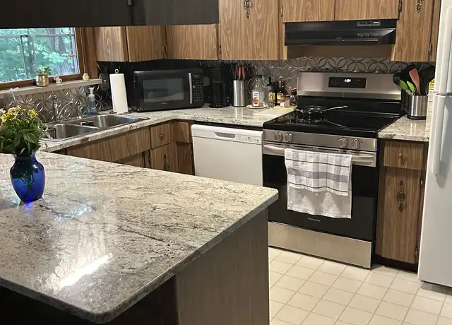 Property at 2404 Weaver Dr, Wooster, OH, 44691, 2 beds, 1.5 baths, [object Object]