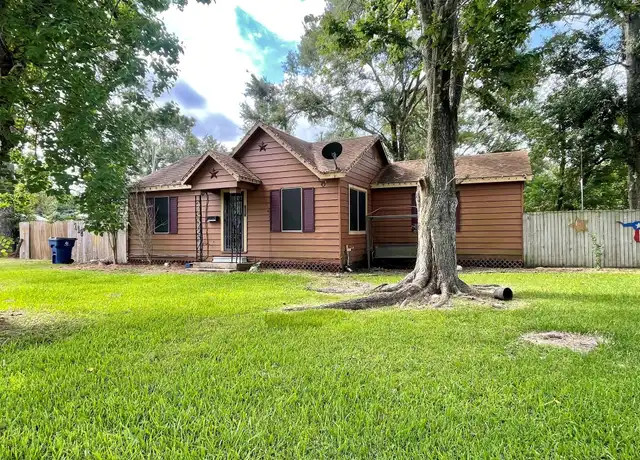 Property at 718 E Wilkins St, Angleton, TX, 77515, 3 beds, 1 bath, [object Object]