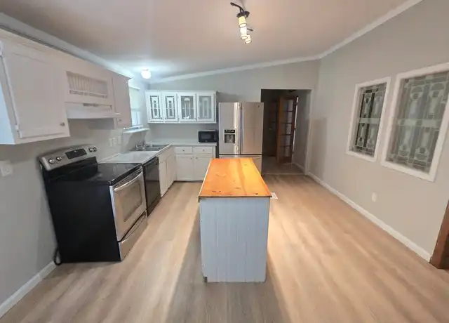 Property at 185 S Valley Dr, Georgetown, TX, 78633, 3 beds, 2 baths, [object Object]