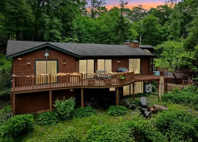 Property at 8 Oak Tree Dr, Cornwall, NY, 12518, 3 beds, 2.5 baths, [object Object]