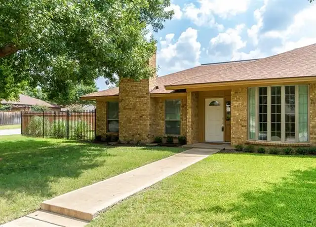 Property at 5201 Ledgestone Dr, Fort Worth, TX, 76132, 3 beds, 2 baths, [object Object]