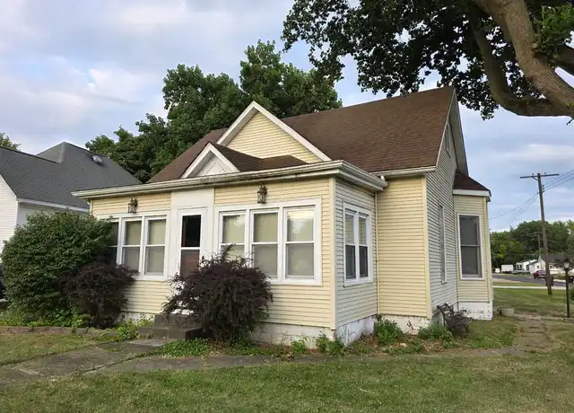 Property at 104 N Henderson St, Virden, IL, 62690, 2 beds, 1 bath, [object Object]