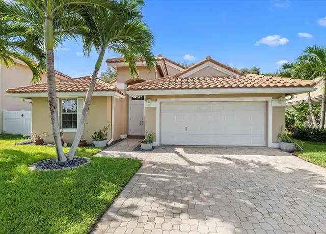 Property at 10 Valencia Dr, Boynton Beach, FL, 33436, 3 beds, 2 baths, [object Object]