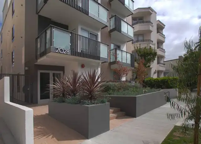 Property at 289 - 2028 S Bentley Ave, Los Angeles, CA, 90025, 3 beds, 2 baths, [object Object]
