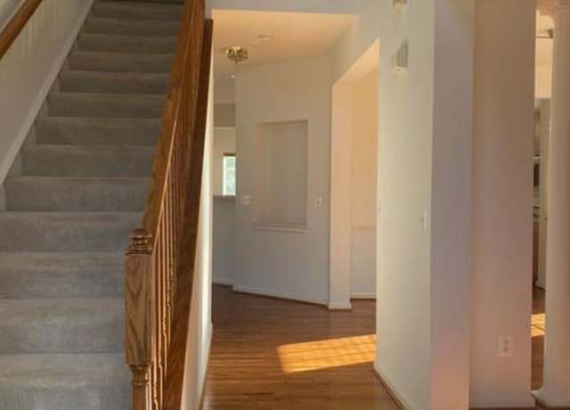 Photo of 318 Singleton Cir, Warrenton, VA 20186