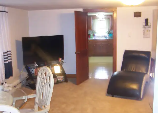 Property at 266 E North St Unit Second Floor, Carlisle, PA, 17013, 1 bed, 1 bath, [object Object]