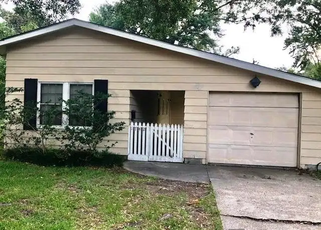 Property at 1742 College Dr, Baton Rouge, LA, 70808, 2 beds, 1 bath, [object Object]