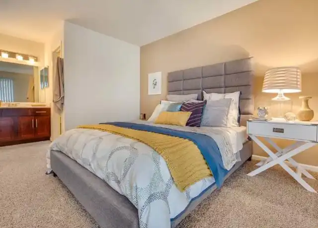 Property at 242 Lincoln Oaks Dr, Willowbrook, IL, 60527, 1 bed, 1 bath, [object Object]