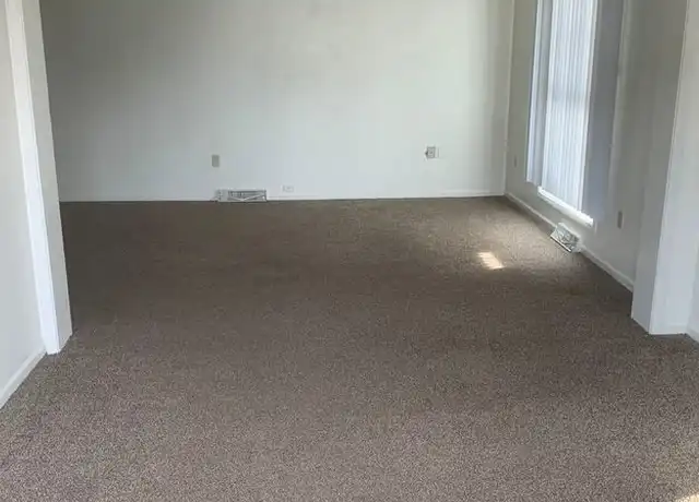 Property at 39 Hancock Ln, Elyria, OH, 44035, 2 beds, 1 bath, [object Object]