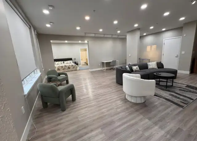 Property at Hawthorne @ Ladd's - 1 & 2 Bedroom Apartment Homes - 1550 SE 20th Ave, Portland, OR, 97214, 1-2 bed, 1-2 bath, [object Object]