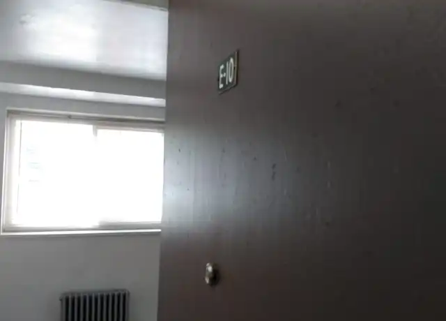 Property at 25501 Lakeshore Blvd Unit E10, Euclid, OH, 44132, 1 bed, 1 bath, [object Object]
