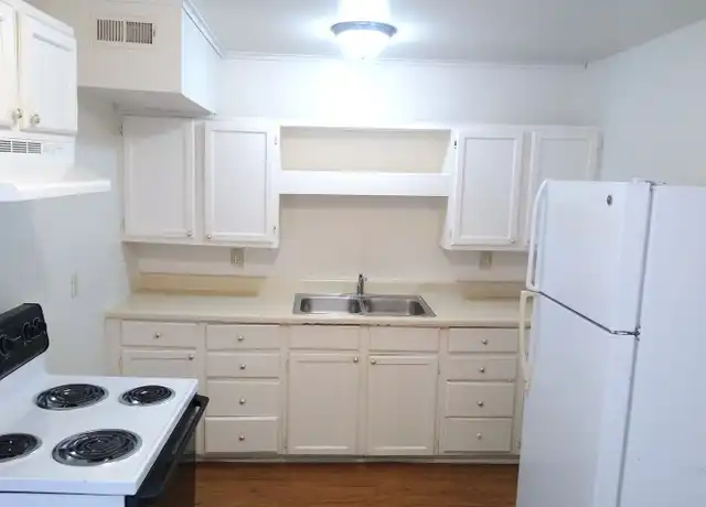Property at 423 SE Winfield Ave Unit 440, Topeka, KS, 66607, 2 beds, 1 bath, [object Object]