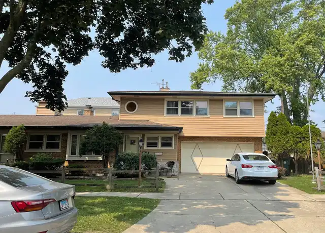 Property at 2200 Oakton St Unit 2, Park Ridge, IL, 60068, 2 beds, 1 bath, [object Object]