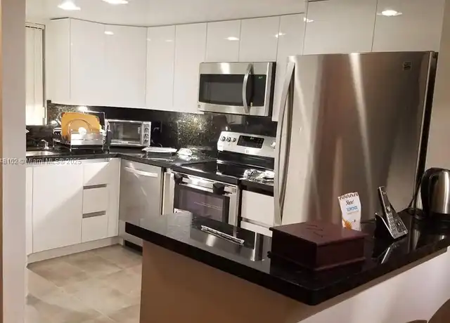 Property at 9371 Fontainebleau Blvd Unit I208, Miami, FL, 33172, 1 bed, 1.5 baths, [object Object]