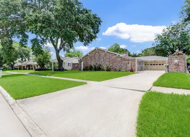 Property at 10526 Huntington Way Dr, Houston, TX, 77099, 3 beds, 2 baths, [object Object]