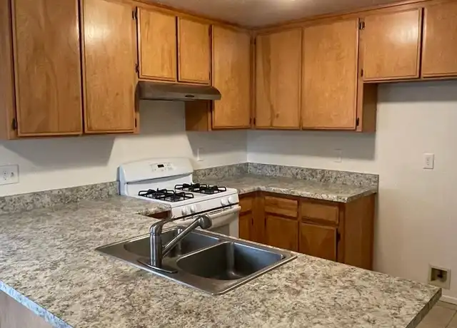 Property at 709 30th St Unit B, Bakersfield, CA, 93301, 2 beds, 1.5 baths, [object Object]
