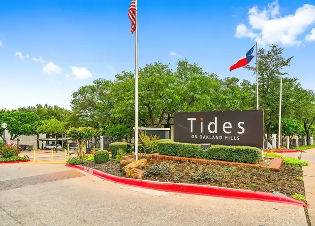 Photo of 6011 Oakland Hills Dr, Fort Worth, TX 76112