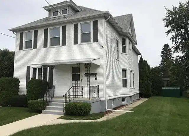 Property at 1325 S 9th St Unit UPPER A, Manitowoc, WI, 54220, 3 beds, 1 bath, [object Object]