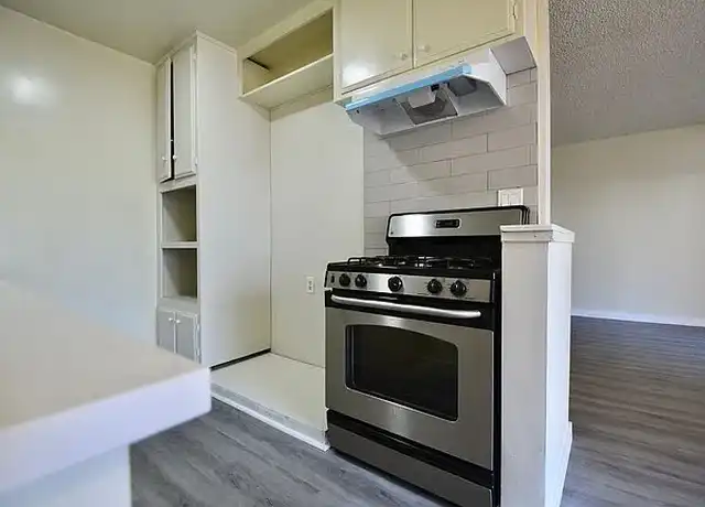 Property at 11255 Camarillo St, North Hollywood, CA, 91602, 1-2 bed, 1-2 bath, [object Object]