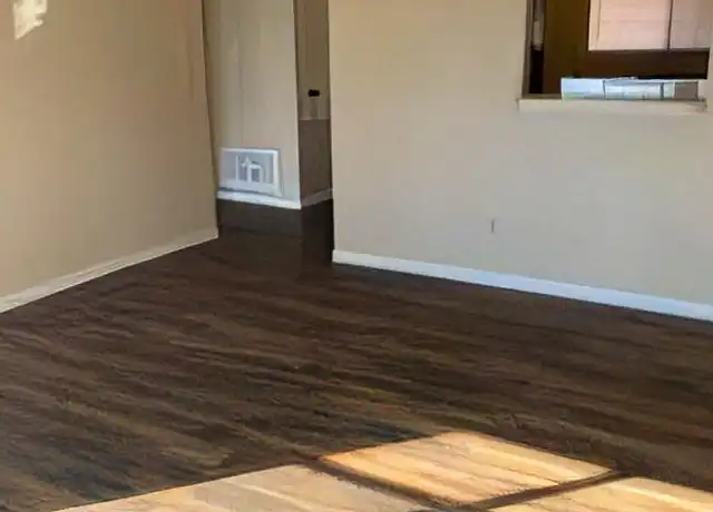 Property at 139 Elm St Unit 304, Lockhart, TX, 78644, 1 bed, 1 bath, [object Object]