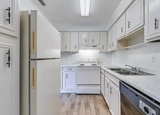Property at Foxcroft Apartments - 3808 Hunt Rd, Tampa, FL, 33614, 2 beds, 1-2 bath, [object Object]