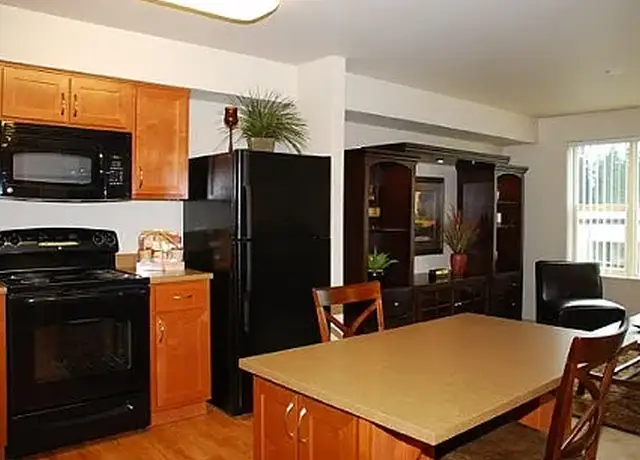 Photo of 1140 N 192nd St, Shoreline, WA 98133