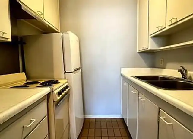 Property at 700 S 17th St, Lincoln, NE, 68508, 2 beds, 1.5 baths, [object Object]