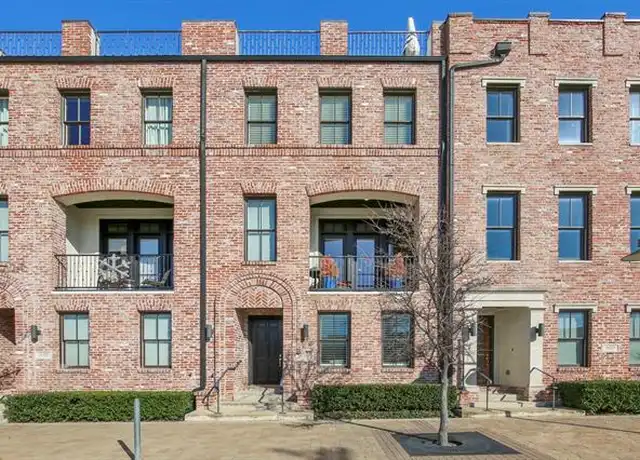 Property at 640 S Pearl Expy, Dallas, TX, 75201, 3 beds, 2.5 baths, [object Object]