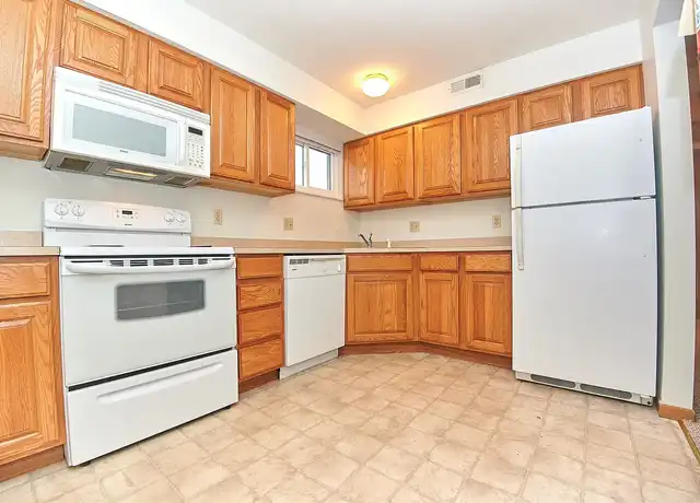 Property at Pineview Apartments - 1241 Pineview Dr, Morgantown, WV, 26505, 2 beds, 1 bath, [object Object]