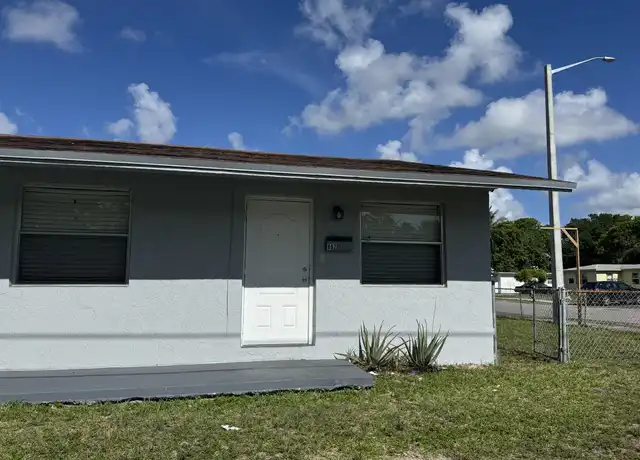Property at 802 NW 10th St, Hallandale Beach, FL, 33009, 2 beds, 1 bath, [object Object]