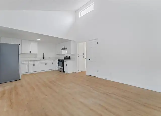 Property at 663 W 2nd St Unit 04, San Pedro, CA, 90731, 2 beds, 1 bath, [object Object]