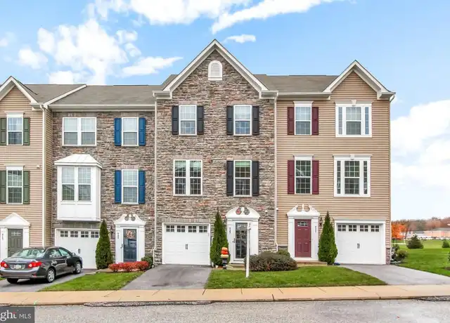 Property at 927 Brechin Ln, York, PA, 17403, 3 beds, 2.5 baths, [object Object]