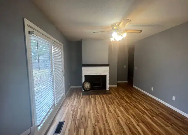 Property at 100 Birchwood Ct, Chatham, IL, 62629, 3 beds, 2 baths, [object Object]
