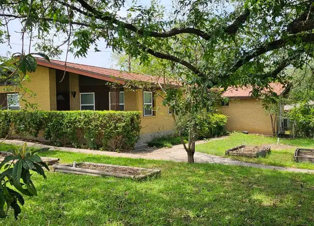 Property at 5612 E M L King Jr Blvd, Austin, TX, 78723, 3 beds, 3 baths, [object Object]