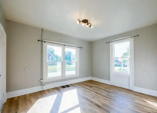 Property at 313 Cherry St, Muscatine, IA, 52761, 1 bed, 1 bath, [object Object]