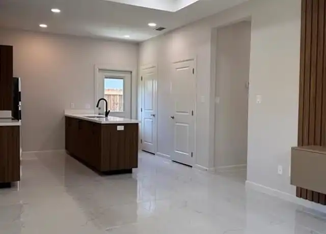 Property at 606 Interstate 2 Unit 2, McAllen, TX, 78503, 3 beds, 2 baths, [object Object]